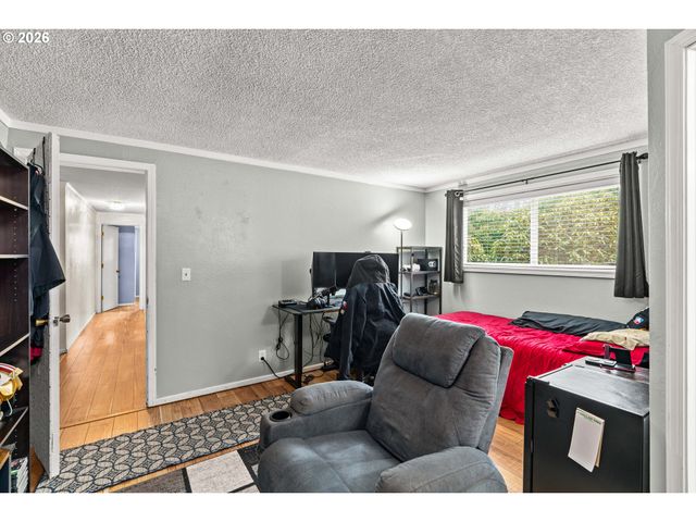 7027 S E St, Springfield, OR 97478