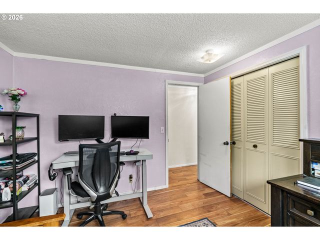 7027 S E St, Springfield, OR 97478