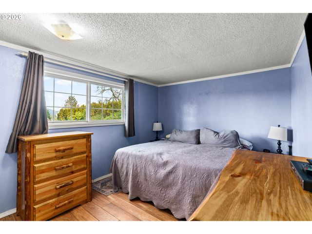 7027 S E St, Springfield, OR 97478