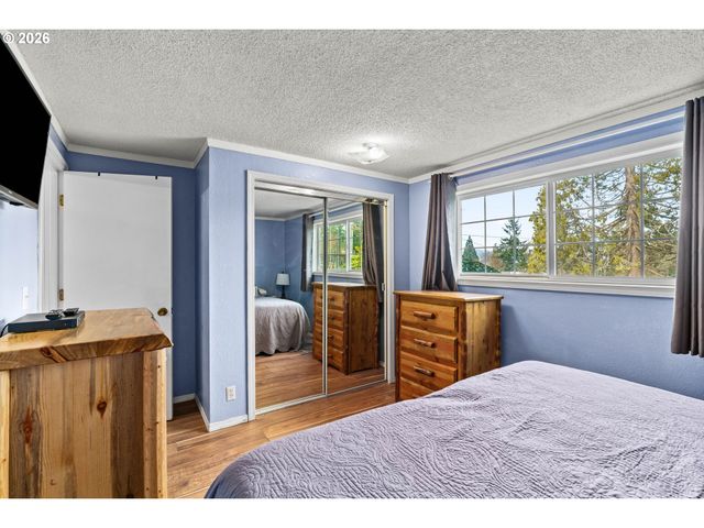 7027 S E St, Springfield, OR 97478