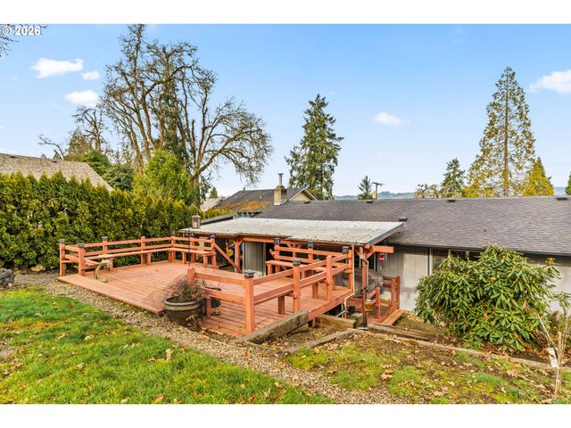 7027 S E St, Springfield, OR 97478