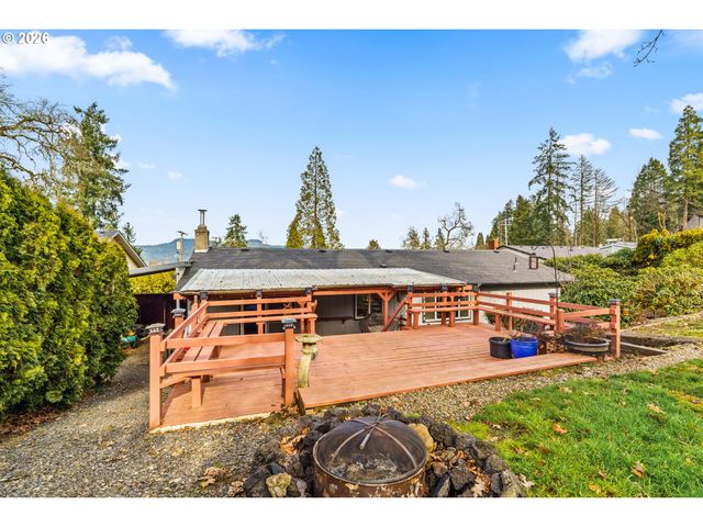 7027 S E St, Springfield, OR 97478