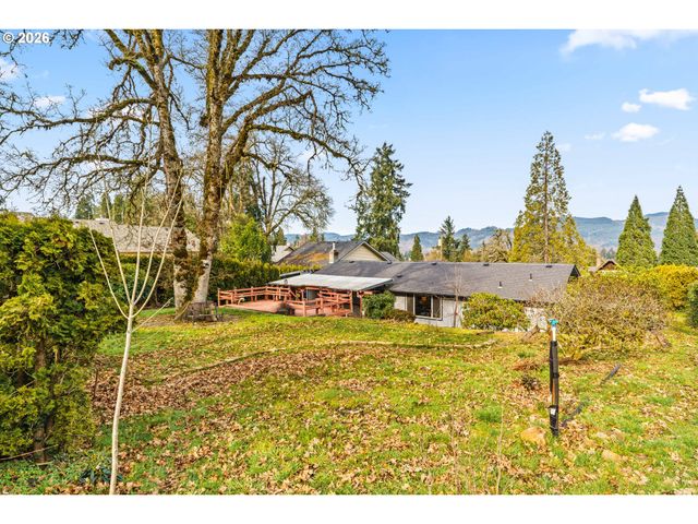 7027 S E St, Springfield, OR 97478