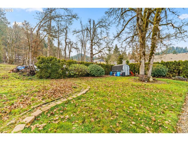 7027 S E St, Springfield, OR 97478