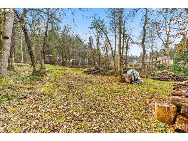 7027 S E St, Springfield, OR 97478