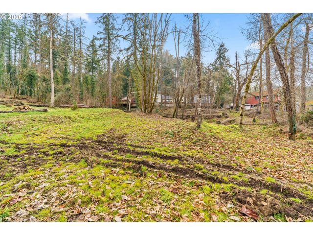 7027 S E St, Springfield, OR 97478