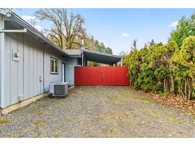 7027 S E St, Springfield, OR 97478
