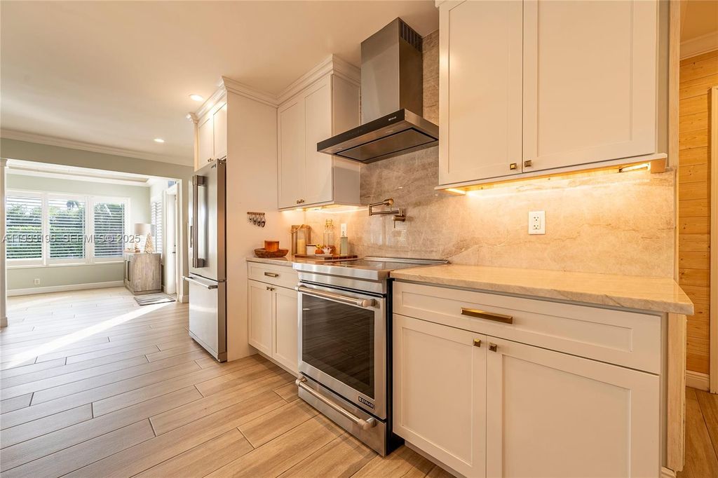 Image 19 of property listing at 2832 NE 34th St, Lighthouse Point, FL 33064