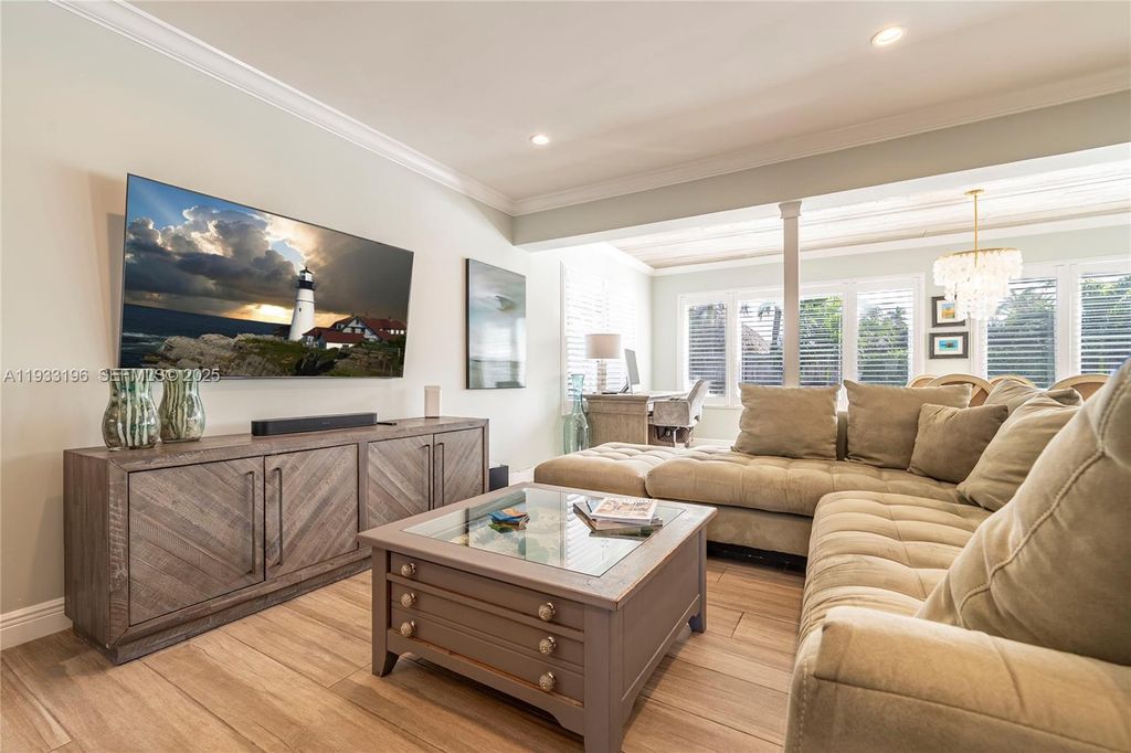 Image 25 of property listing at 2832 NE 34th St, Lighthouse Point, FL 33064