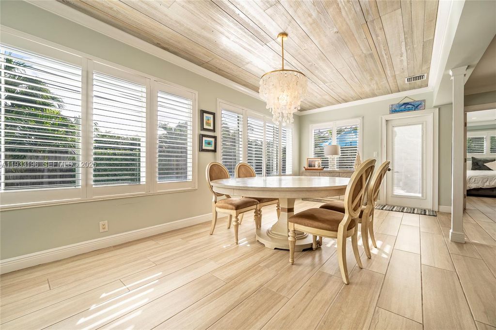 Image 29 of property listing at 2832 NE 34th St, Lighthouse Point, FL 33064