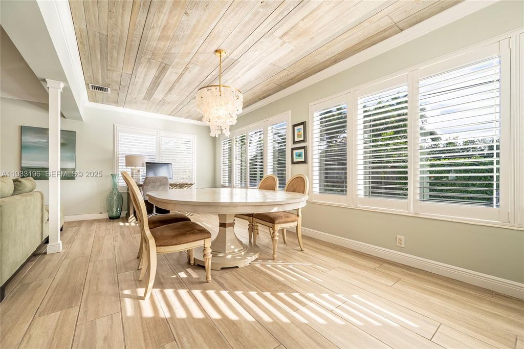 Image 30 of property listing at 2832 NE 34th St, Lighthouse Point, FL 33064