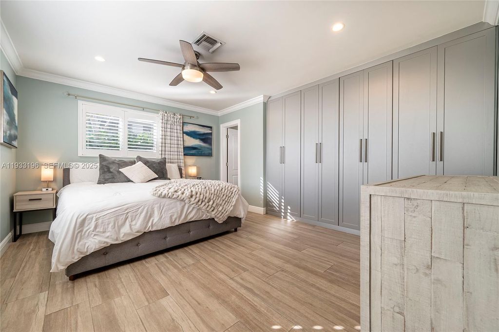 Image 31 of property listing at 2832 NE 34th St, Lighthouse Point, FL 33064