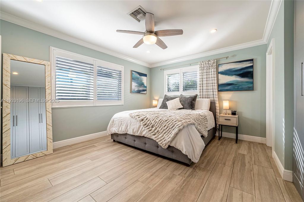 Image 32 of property listing at 2832 NE 34th St, Lighthouse Point, FL 33064