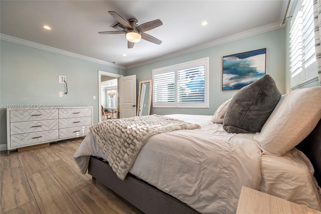 Image 33 of property listing at 2832 NE 34th St, Lighthouse Point, FL 33064