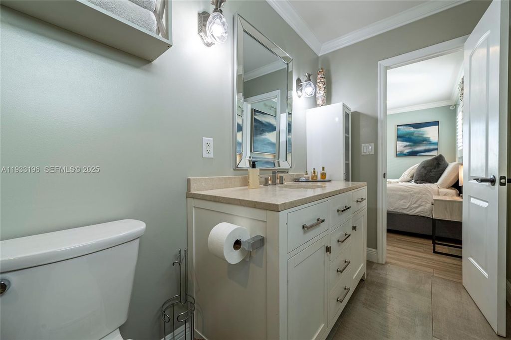 Image 36 of property listing at 2832 NE 34th St, Lighthouse Point, FL 33064