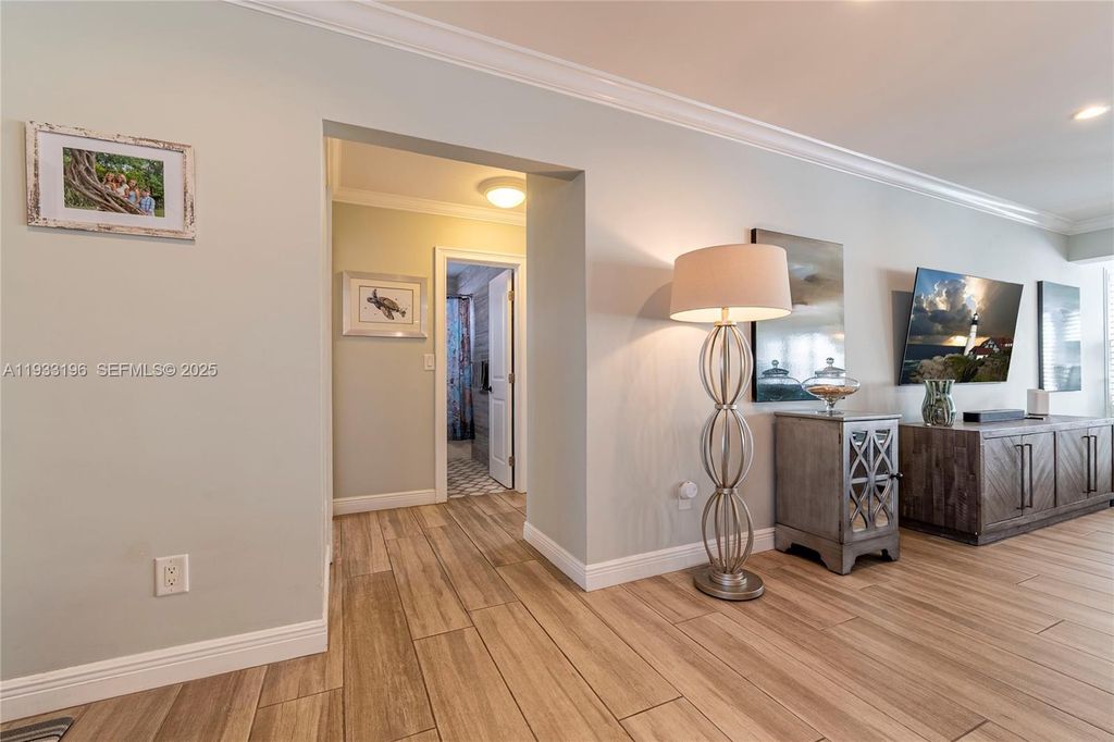 Image 37 of property listing at 2832 NE 34th St, Lighthouse Point, FL 33064