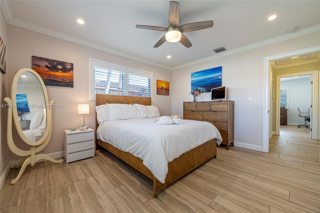 Image 40 of property listing at 2832 NE 34th St, Lighthouse Point, FL 33064