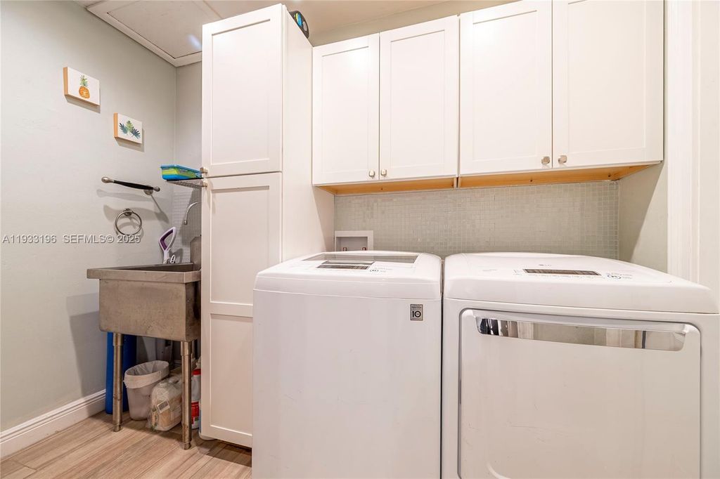 Image 48 of property listing at 2832 NE 34th St, Lighthouse Point, FL 33064