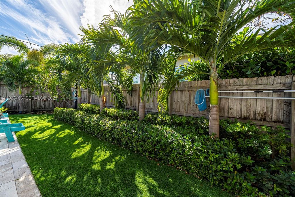 Image 50 of property listing at 2832 NE 34th St, Lighthouse Point, FL 33064