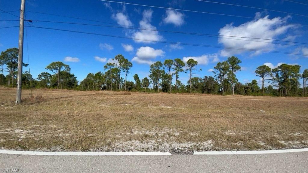 637 Wilmington PKWY, Cape Coral, FL 33993