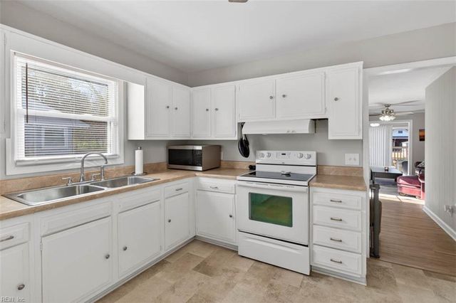 32 Warren DR, Portsmouth, VA 23701
