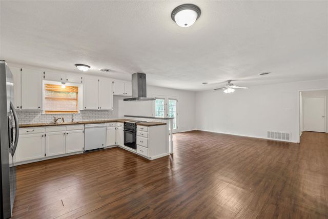 8718 Panther Drive, Woodway, TX 76712