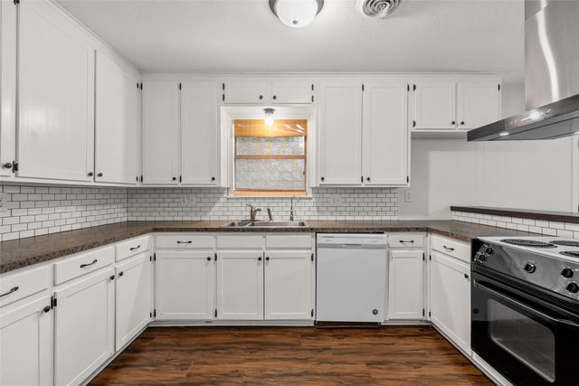 8718 Panther Drive, Woodway, TX 76712