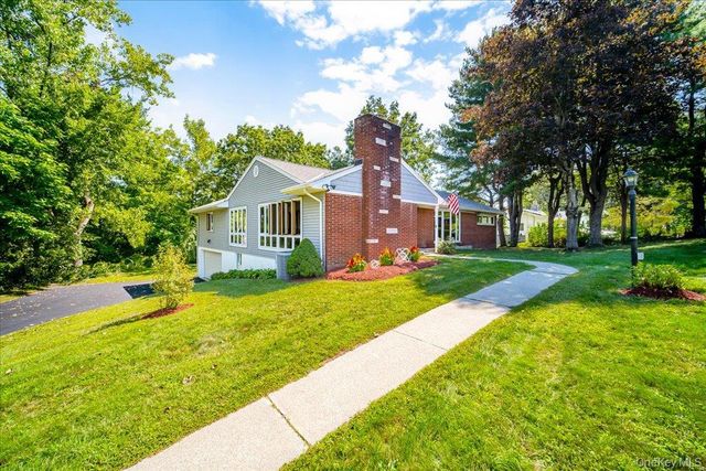 23 McIntosh Drive, Poughkeepsie, NY 12603