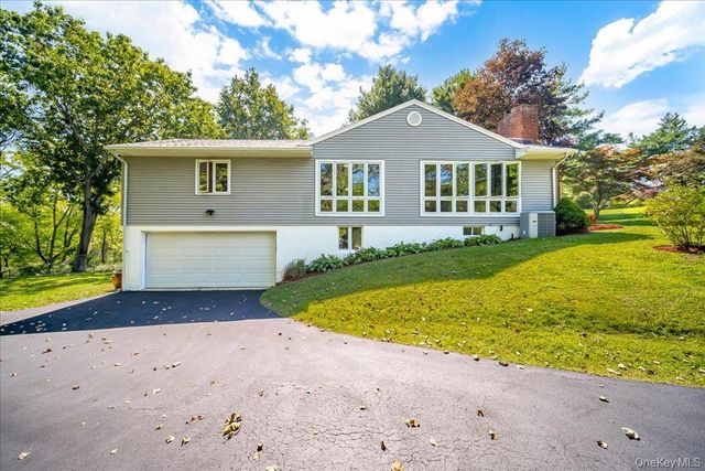 23 McIntosh Drive, Poughkeepsie, NY 12603