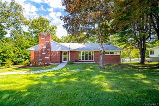 23 McIntosh Drive, Poughkeepsie, NY 12603