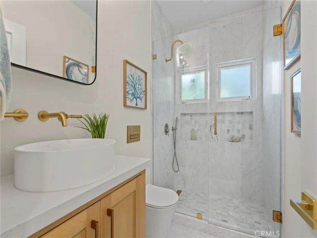2300 John Street, Manhattan Beach, CA 90266