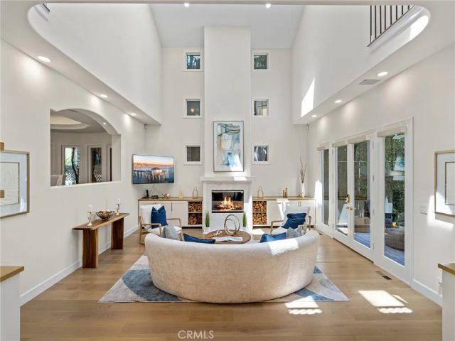 2300 John Street, Manhattan Beach, CA 90266