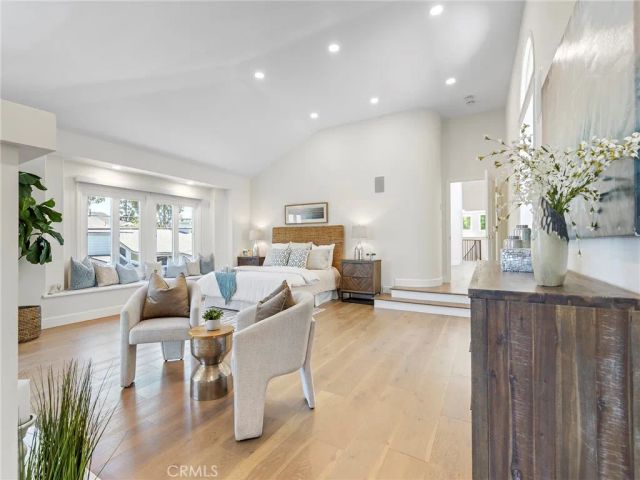 2300 John Street, Manhattan Beach, CA 90266