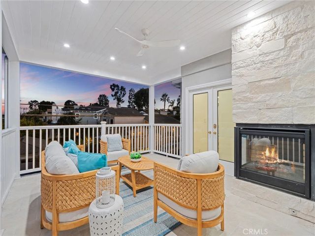 2300 John Street, Manhattan Beach, CA 90266