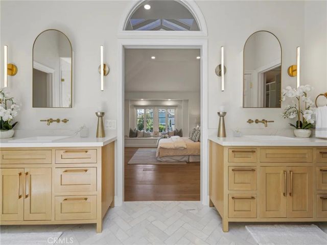 2300 John Street, Manhattan Beach, CA 90266