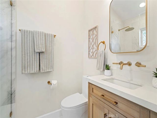 2300 John Street, Manhattan Beach, CA 90266