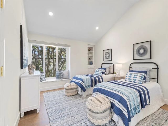 2300 John Street, Manhattan Beach, CA 90266