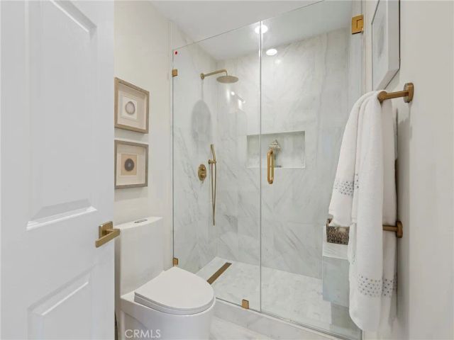2300 John Street, Manhattan Beach, CA 90266