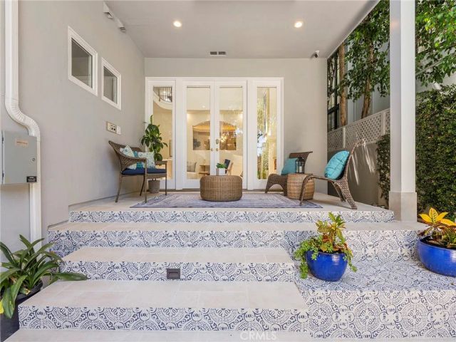 2300 John Street, Manhattan Beach, CA 90266