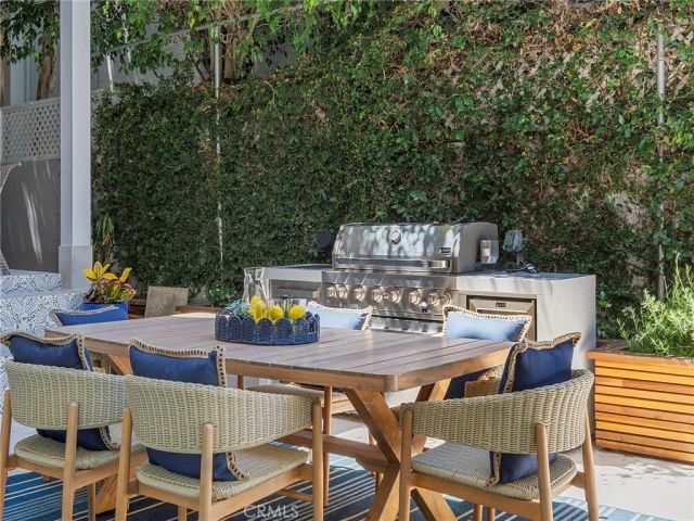 2300 John Street, Manhattan Beach, CA 90266