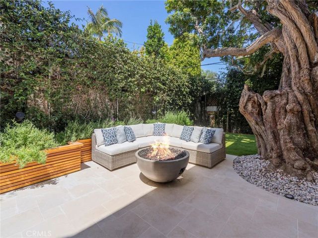 2300 John Street, Manhattan Beach, CA 90266