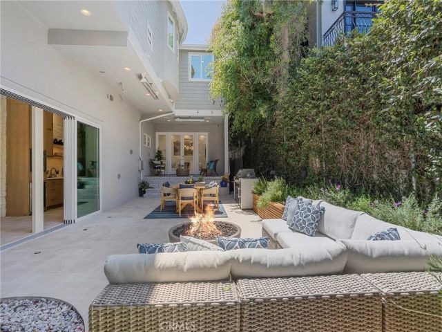 2300 John Street, Manhattan Beach, CA 90266