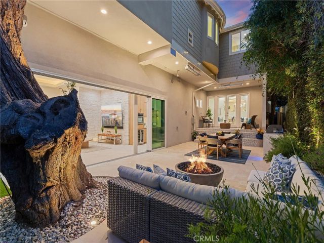2300 John Street, Manhattan Beach, CA 90266