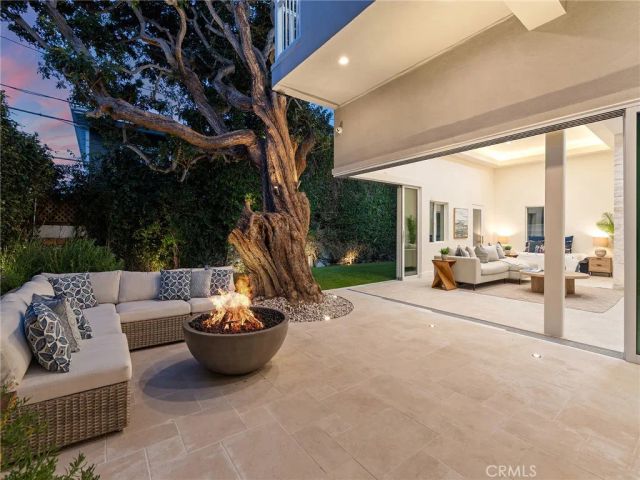 2300 John Street, Manhattan Beach, CA 90266