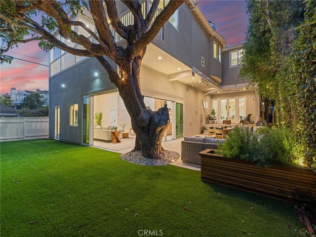 2300 John Street, Manhattan Beach, CA 90266