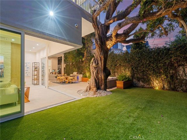 2300 John Street, Manhattan Beach, CA 90266