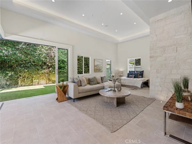 2300 John Street, Manhattan Beach, CA 90266