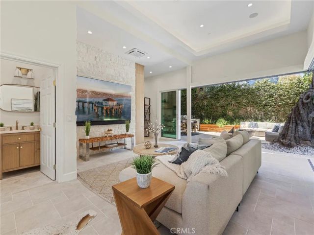 2300 John Street, Manhattan Beach, CA 90266