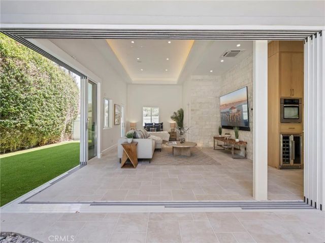2300 John Street, Manhattan Beach, CA 90266