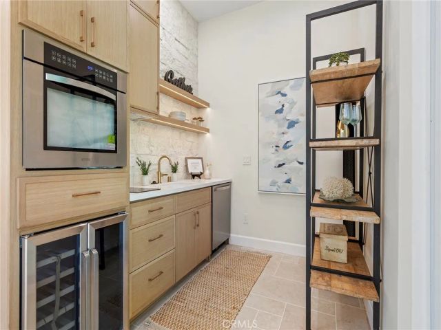 2300 John Street, Manhattan Beach, CA 90266